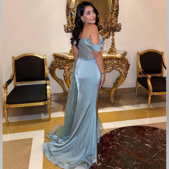 Catwalk couture beaded beaded evening gown - Picture 7 of 9